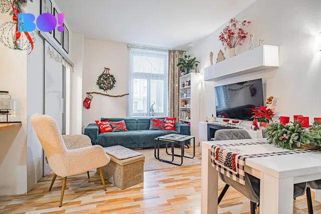 Living room; modern style, natural light