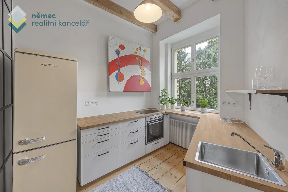 Küche; küchengeräte, holzboden, tageslicht, moderner stil