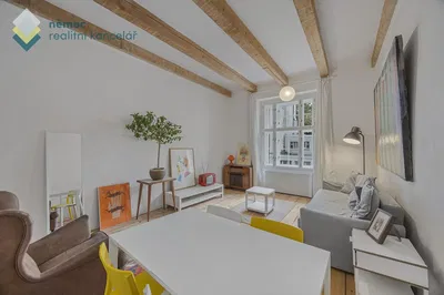 Wohnzimmer; holzbalken, tageslicht, moderner stil