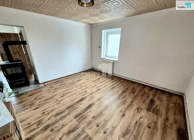 Хол; плочки, естествена светлина, ремонтиран