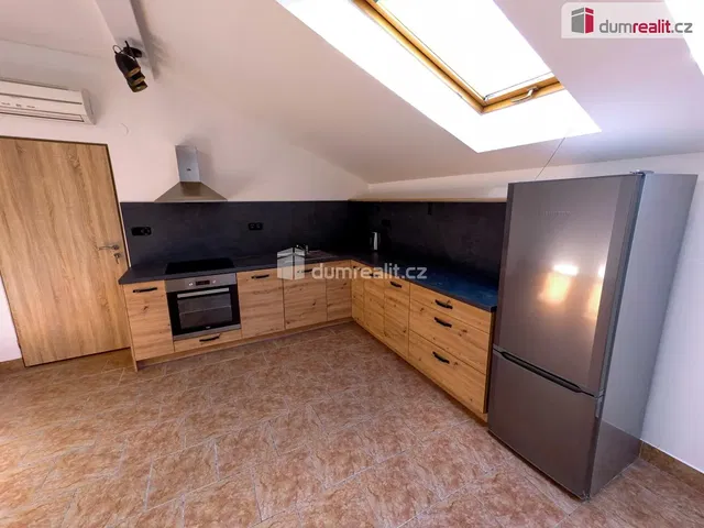 Κουζίνα; συσκευές κουζίνας, πλακάκια, ανακαινισμένο, φυσικό φως