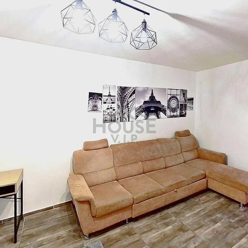 Хол; модерен стил, дървен под