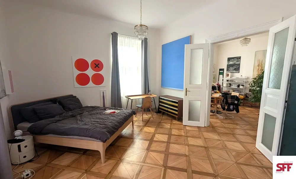 Bedroom; wood floor, natural light, modern style