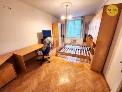 Schlafzimmer; holzboden, tageslicht
