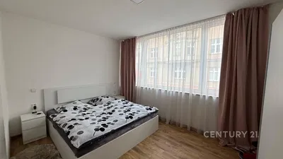 Schlafzimmer; tageslicht, holzboden