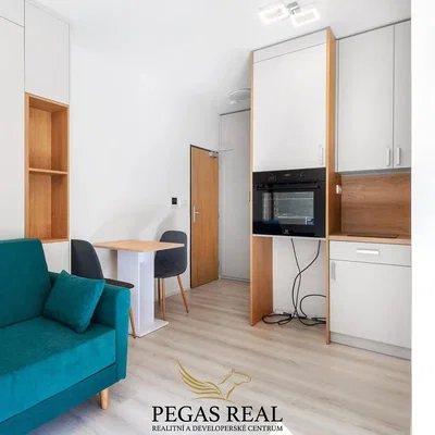 Cucina; stile moderno, pavimento in legno, ristrutturato, luce naturale