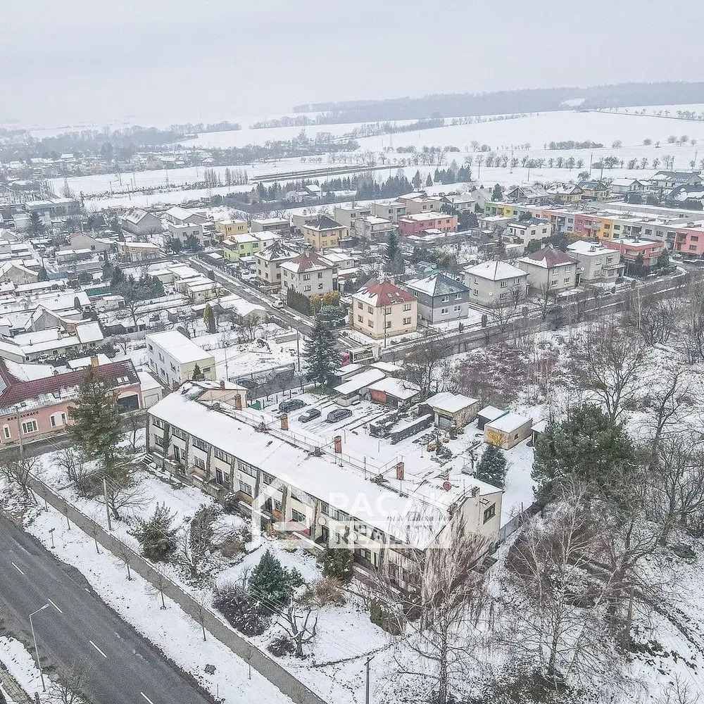 Къща и околности; гледка