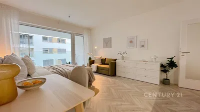 Хол; гледка, дървен под, естествена светлина, модерен стил