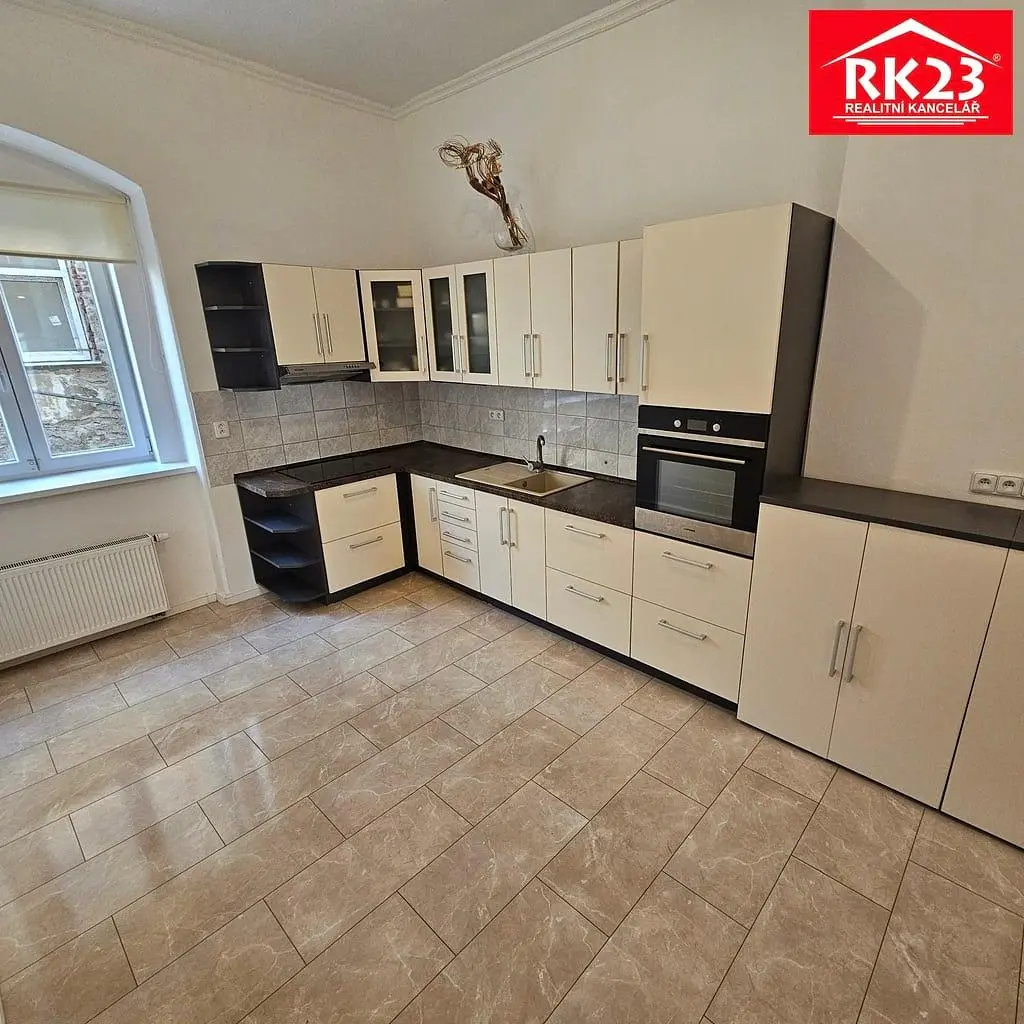 Küche; küchengeräte, fliesenboden, renoviert, tageslicht, moderner stil