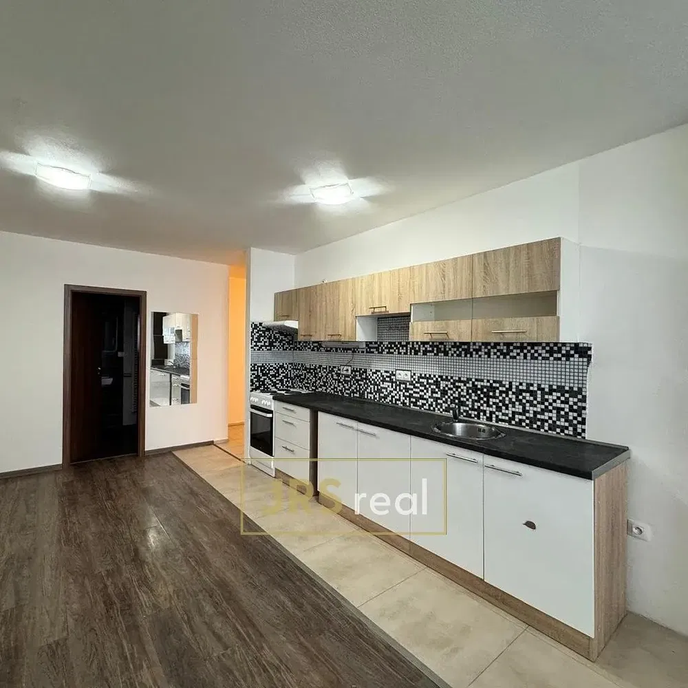 Кухня; кухненски уреди, плочки, ремонтиран, естествена светлина, модерен стил