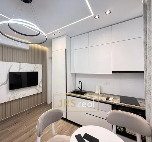 Küche; moderner stil, renoviert, holzboden, tageslicht