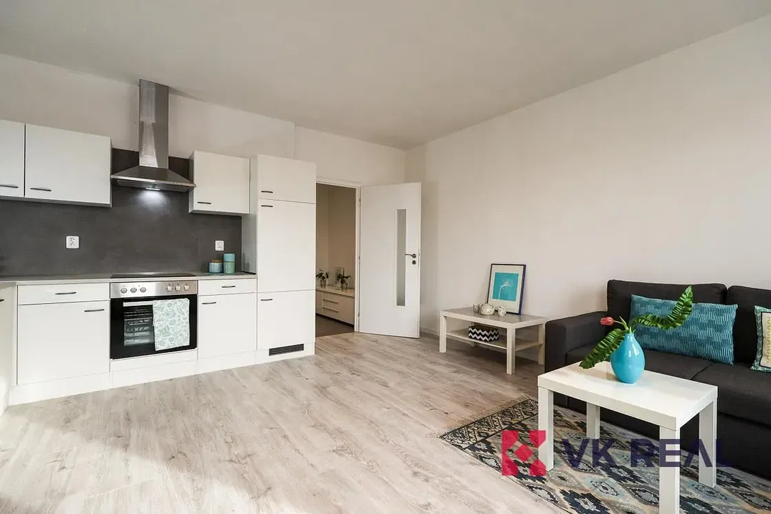 Obývačka; výhľad, prirodzené svetlo, moderný štýl