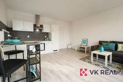 Obývačka; výhľad, prirodzené svetlo, moderný štýl, drevená podlaha