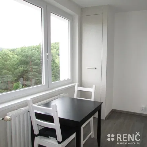 Друго; гледка, дървен под, естествена светлина