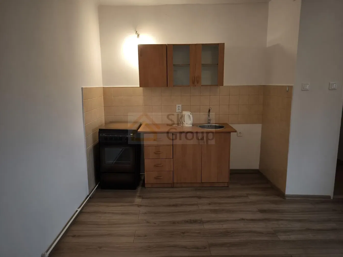 Kitchen; kitchen appliances, tile floor