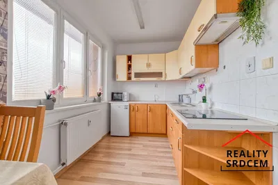 Küche; küchengeräte, tageslicht, moderner stil, fliesenboden