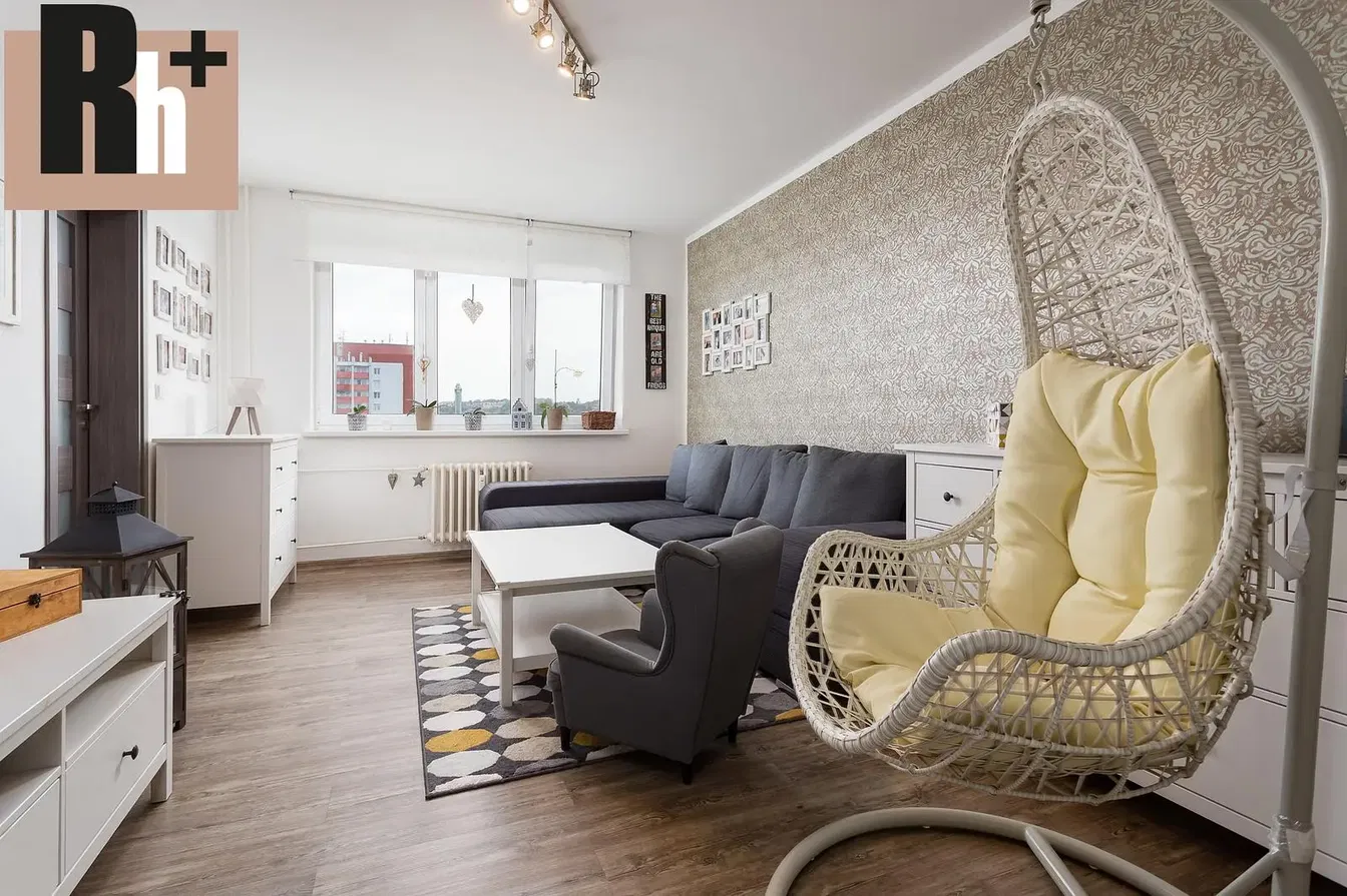 Obývačka; výhľad, prirodzené svetlo, moderný štýl