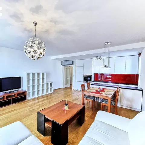 Σαλόνι; φυσικό φως, μοντέρνο στυλ, ξύλινο πάτωμα