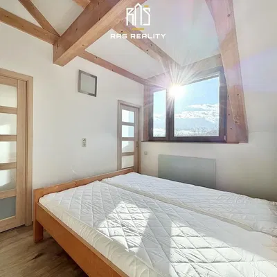 Schlafzimmer; holzbalken, tageslicht, blick