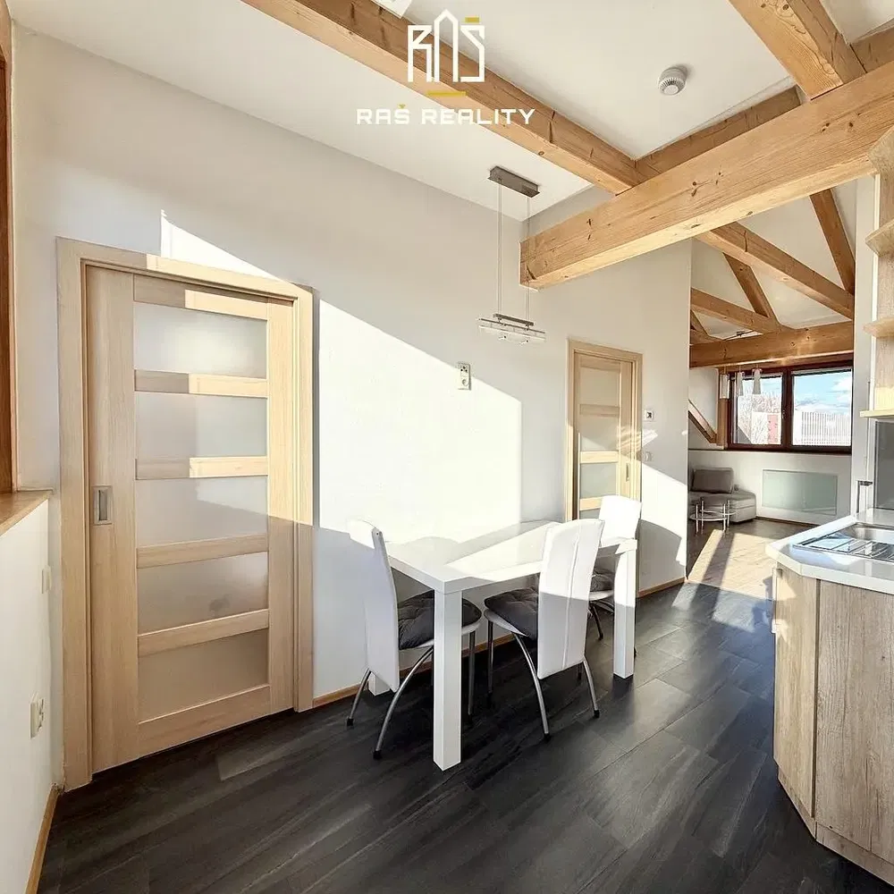 Küche; holzbalken, tageslicht, moderner stil