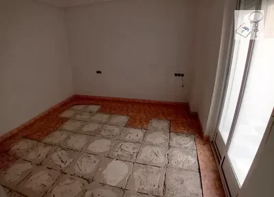 Autre; nécessite rénovation, carrelage