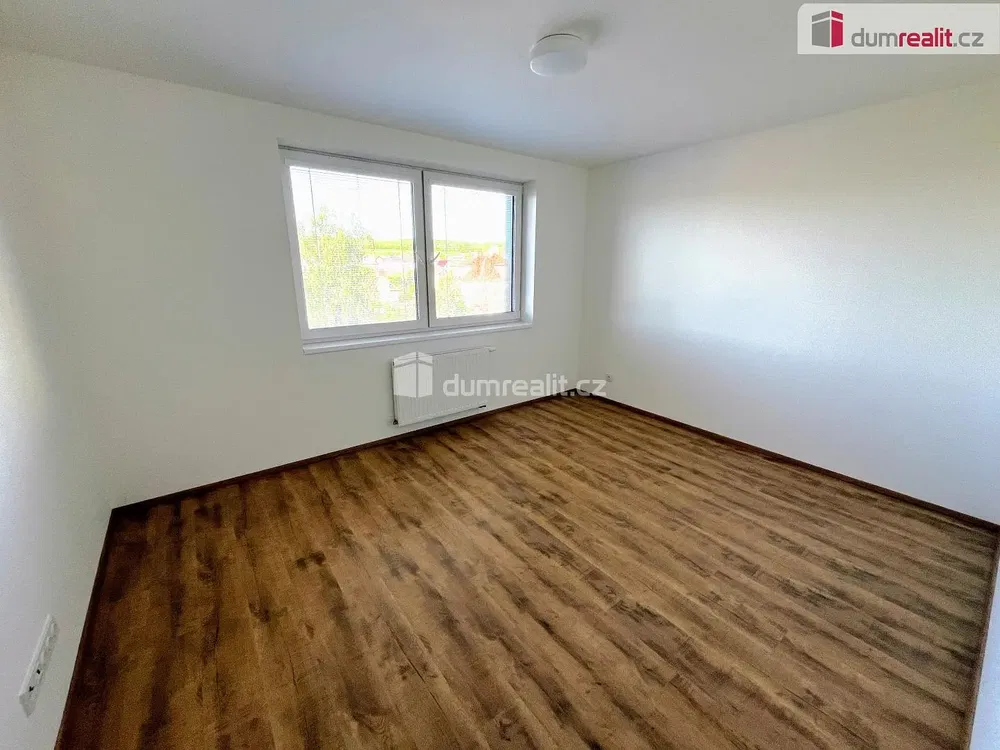 Schlafzimmer; holzboden, tageslicht, renoviert