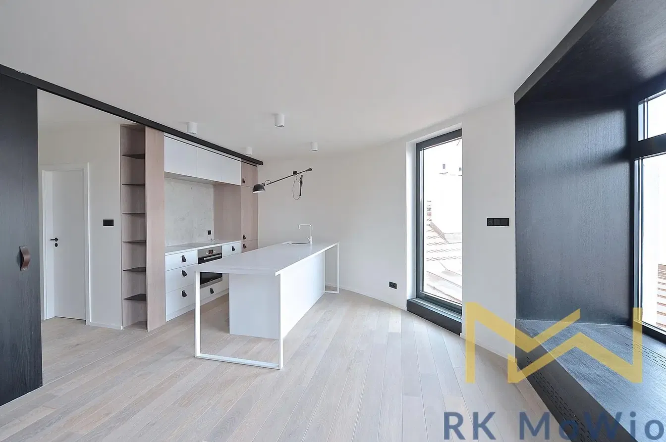 Küche; küchengeräte, tageslicht, moderner stil, renoviert, holzboden