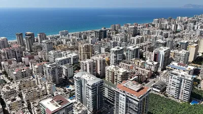 Dům a okolí; výhled