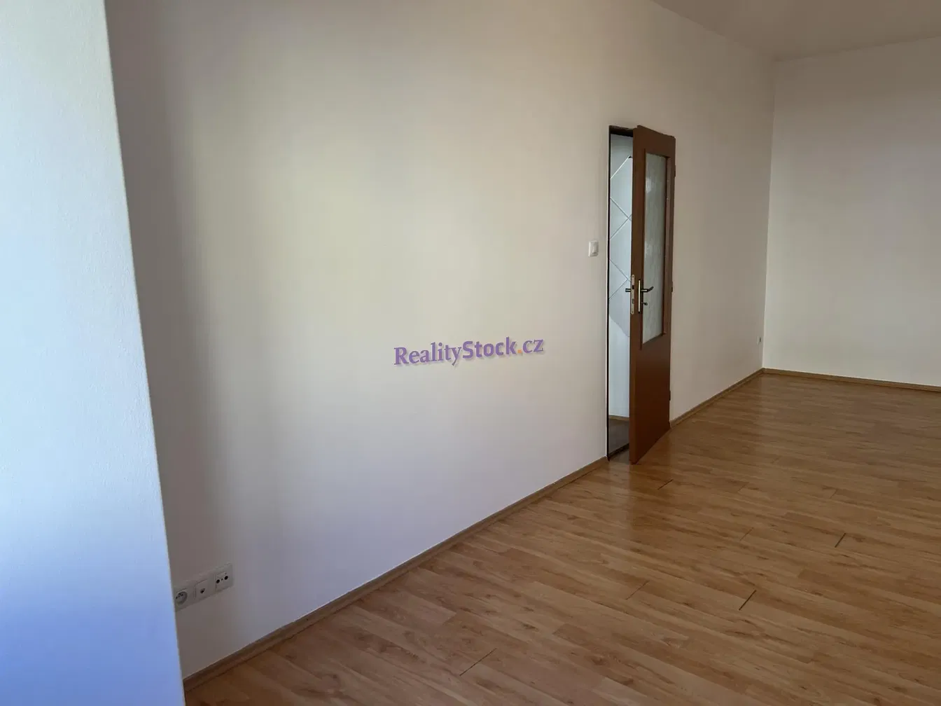 Sonstiges; holzboden, renoviert, tageslicht