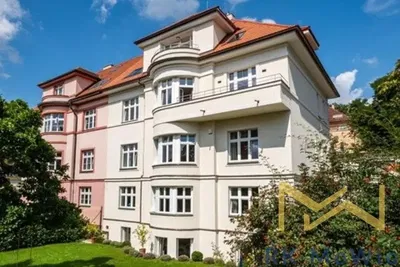 Dom a okolie; výhľad