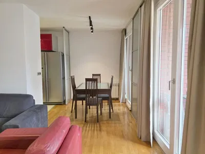 Dnevni boravak; drveni pod, prirodna svjetlost