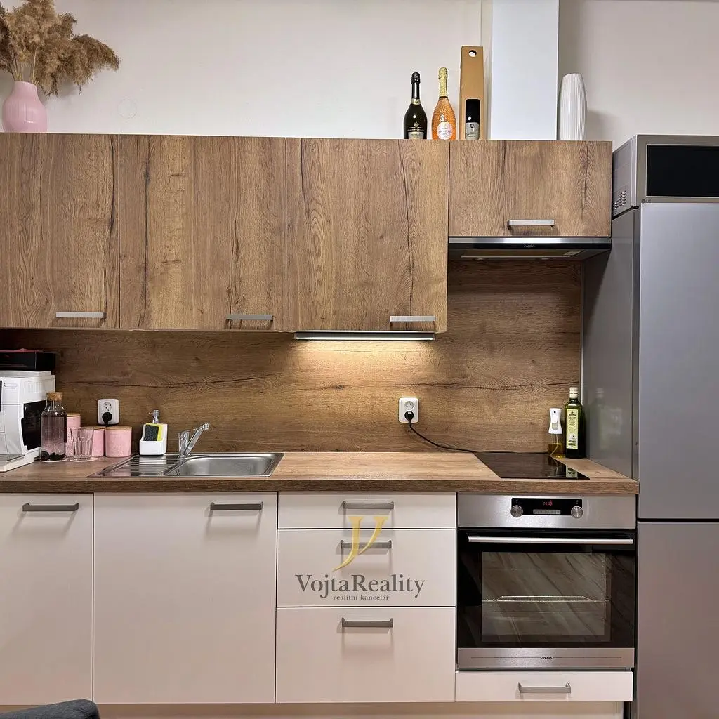 Küche; küchengeräte, holzboden, moderner stil, renoviert, tageslicht