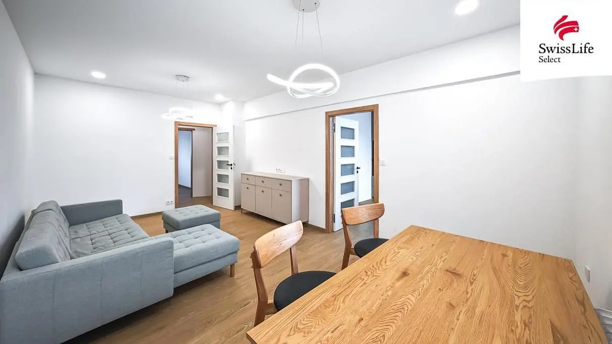 Wohnzimmer; holzboden, tageslicht, moderner stil