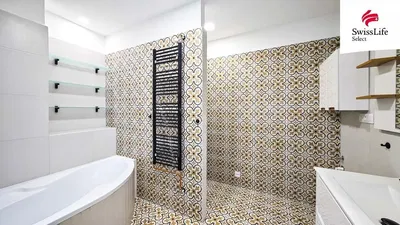 Badezimmer; fliesenboden, renoviert, tageslicht