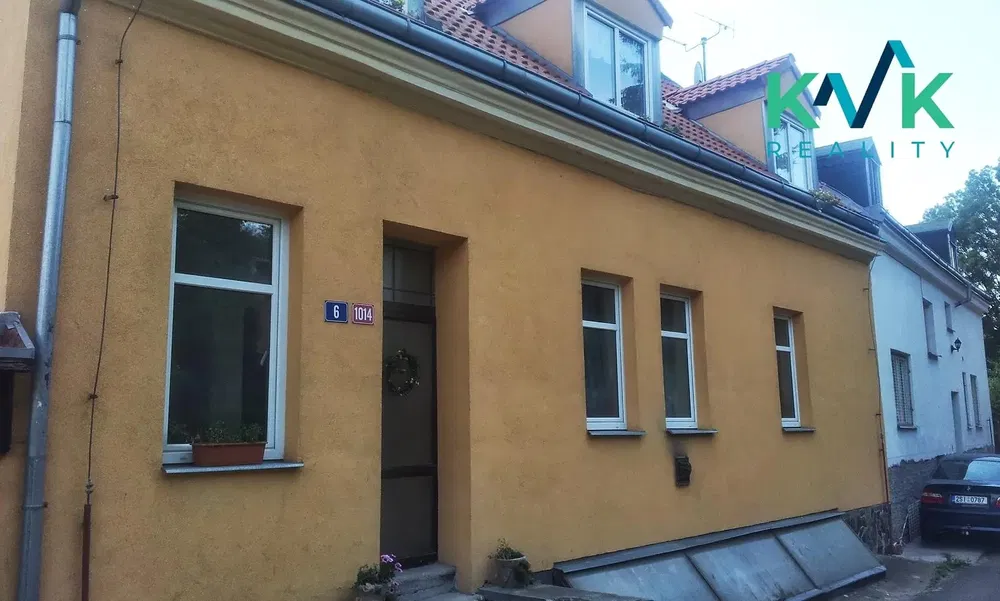 House and surroundings