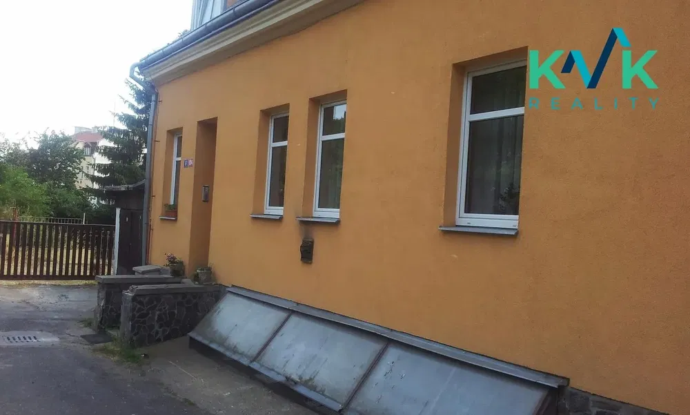 House and surroundings