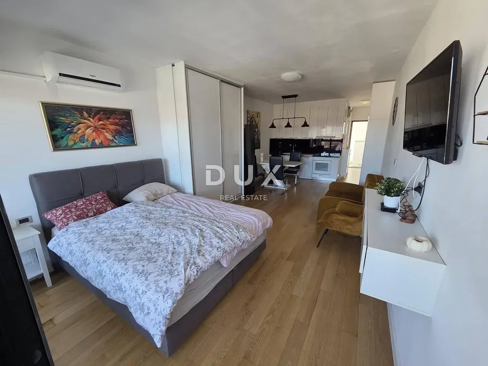 Schlafzimmer; holzboden, tageslicht, moderner stil