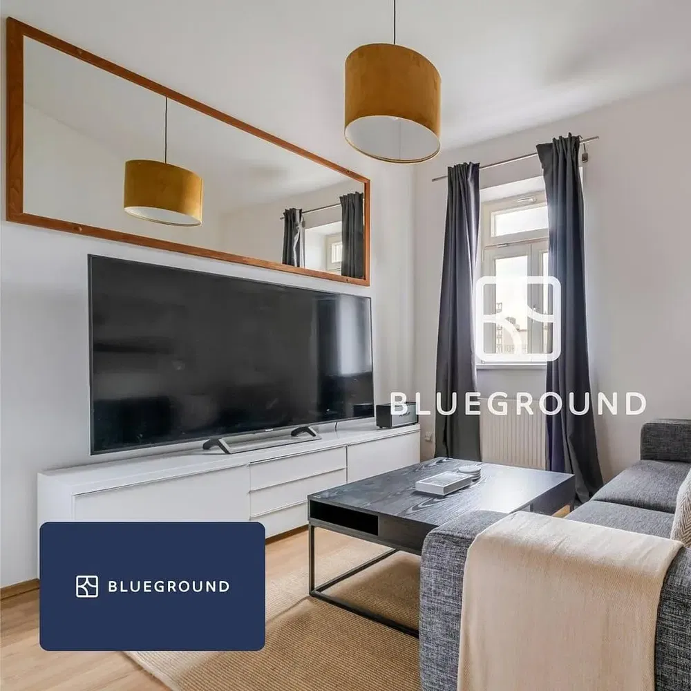 Хол; модерен стил, естествена светлина