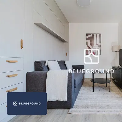 Soggiorno; stile moderno, pavimento in legno, luce naturale