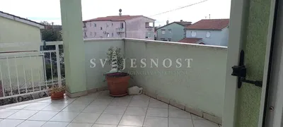 Varanda; chão de azulejo, vista