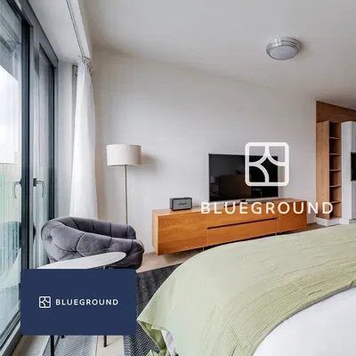 Camera da letto; stile moderno, luce naturale