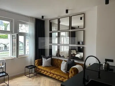 Oturma odası; manzara, modern stil, doğal ışık, ahşap zemin