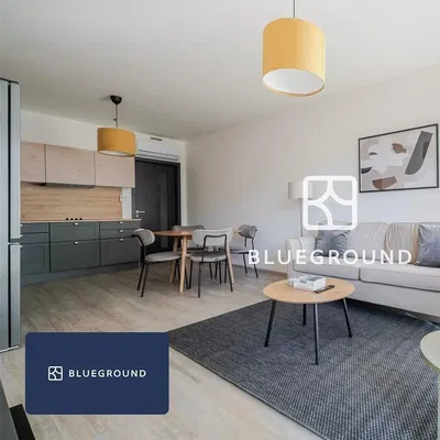 Soggiorno; vista, stile moderno, pavimento in legno, luce naturale