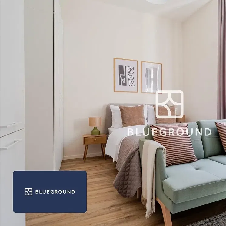 Camera da letto; pavimento in legno, stile moderno, luce naturale