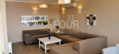 Salon; parquet, style moderne, lumière naturelle