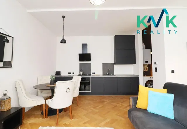 Kuchnia; styl nowoczesny, podłoga drewniana, światło dzienne