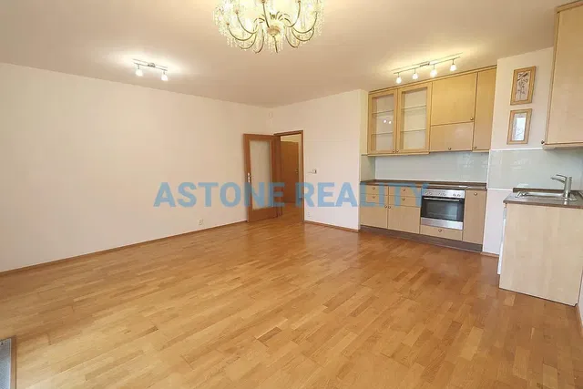 Κουζίνα; ξύλινο πάτωμα, φυσικό φως