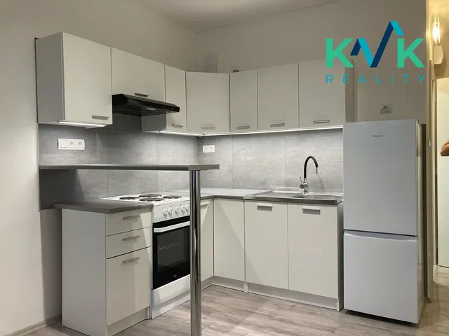 Kuhinja; kućanski aparati, renoviran, pločice