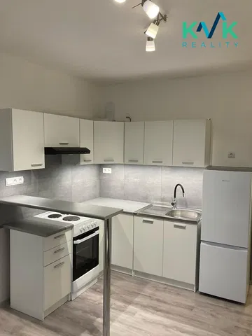 Kuhinja; kućanski aparati, pločice