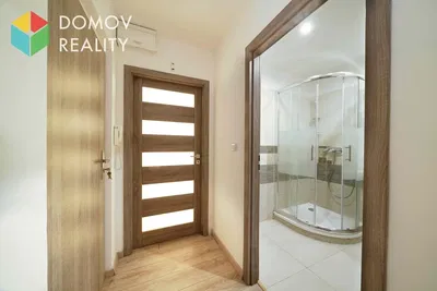 Banyo; fayans zemin, doğal ışık, tadilatlı
